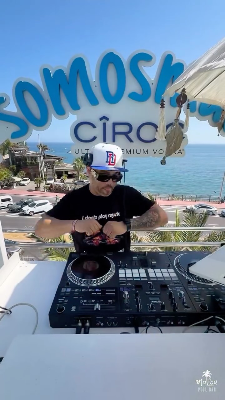 Malibu Pool Bar · 23 Ago
